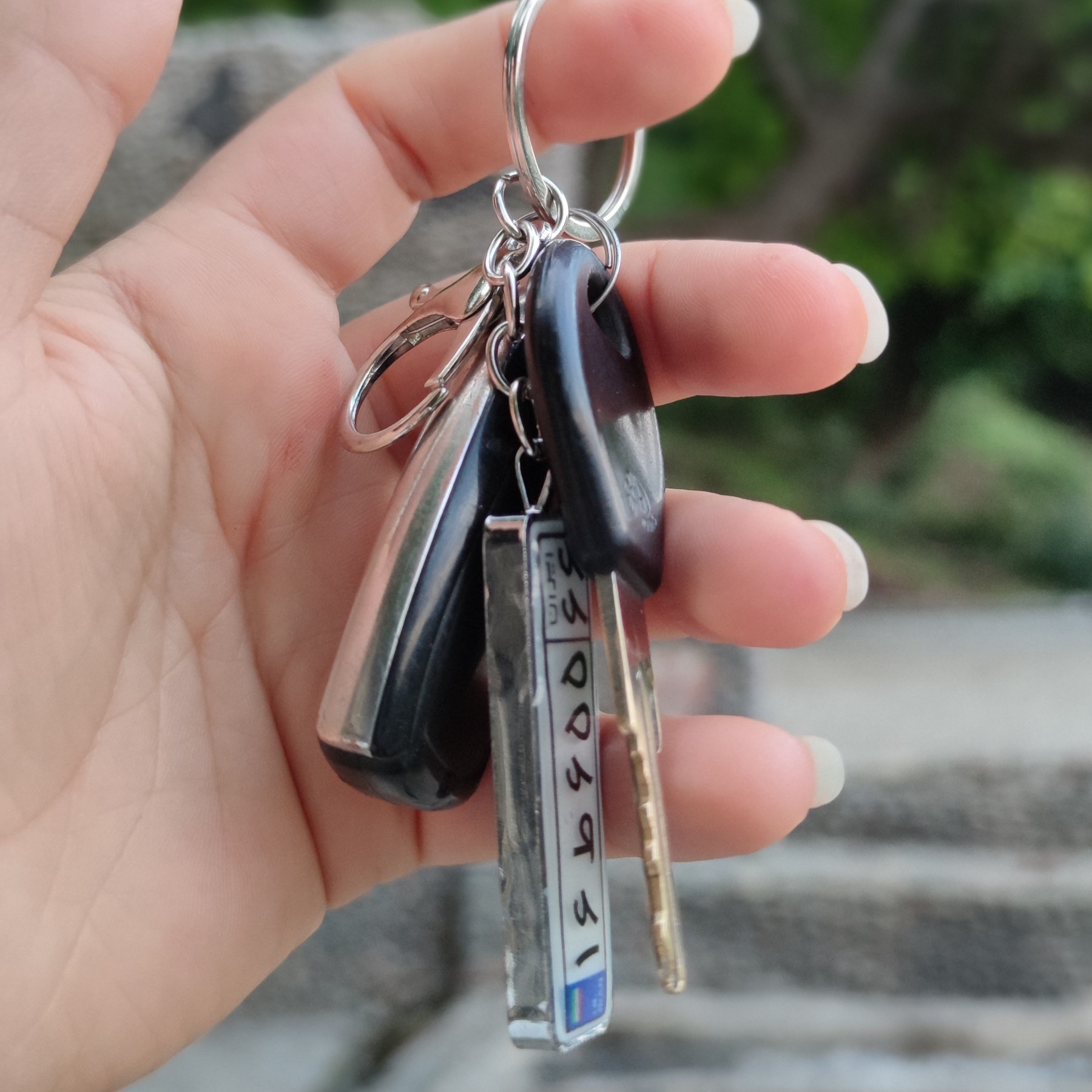 جاسوئیچی پلاک ماشین استیل رنگ ثابت با شماره ماشین شما و جمله انتخابی خودتون