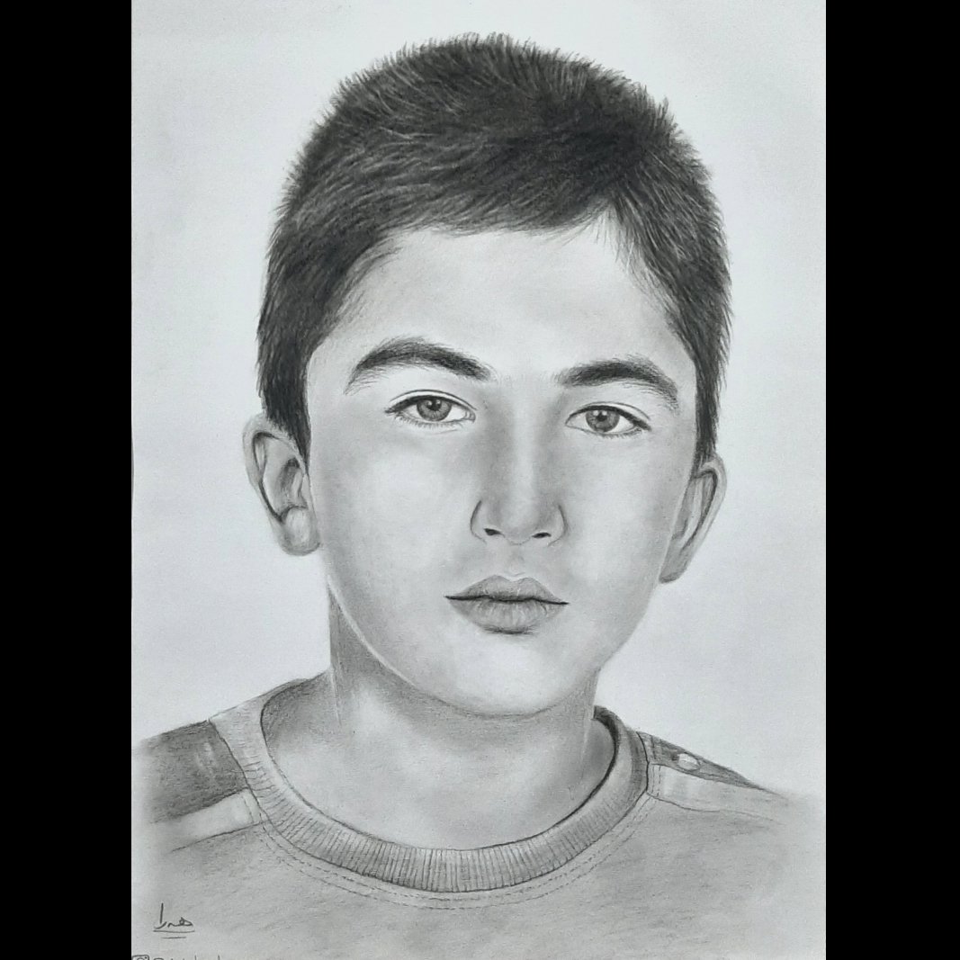 سفارش طراحی چهره سیاه قلم ، بدون قاب