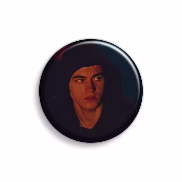 پیکسل ابیگل طرح فیلم after hero fiennes کد 007