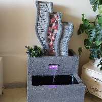 آبنما کنار سالنی لاکچری با نورپردازی و پمپ 