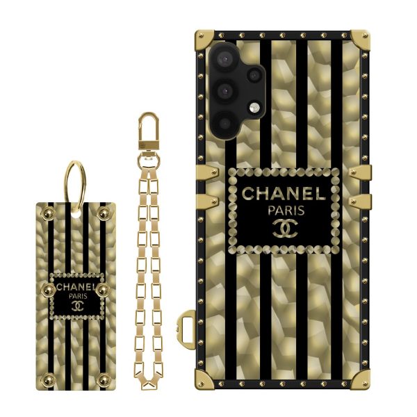 کاور یا قاب صندوقی طرح شنل مناسب برای گوشی موبایل سامسونگ Galaxy A32 4G به همراه بند آویز