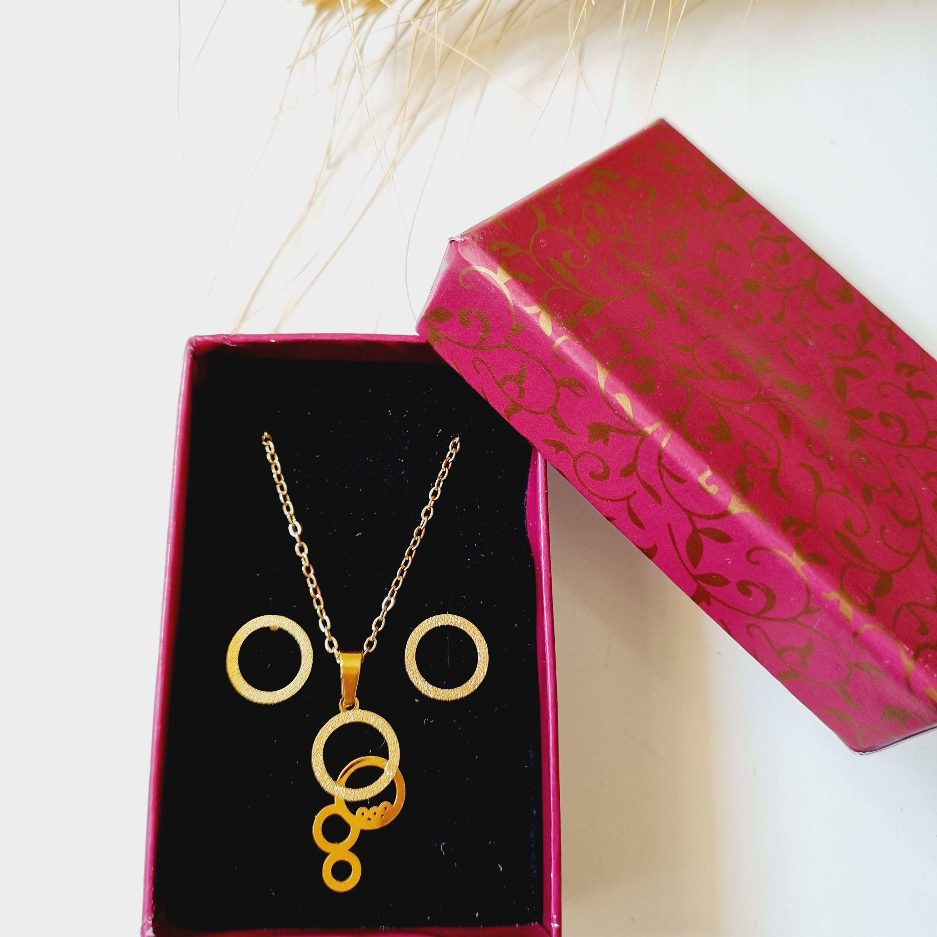 نیمست استیل با زنجیر  45 سانت و رنگ ثابت ارسال رایگان