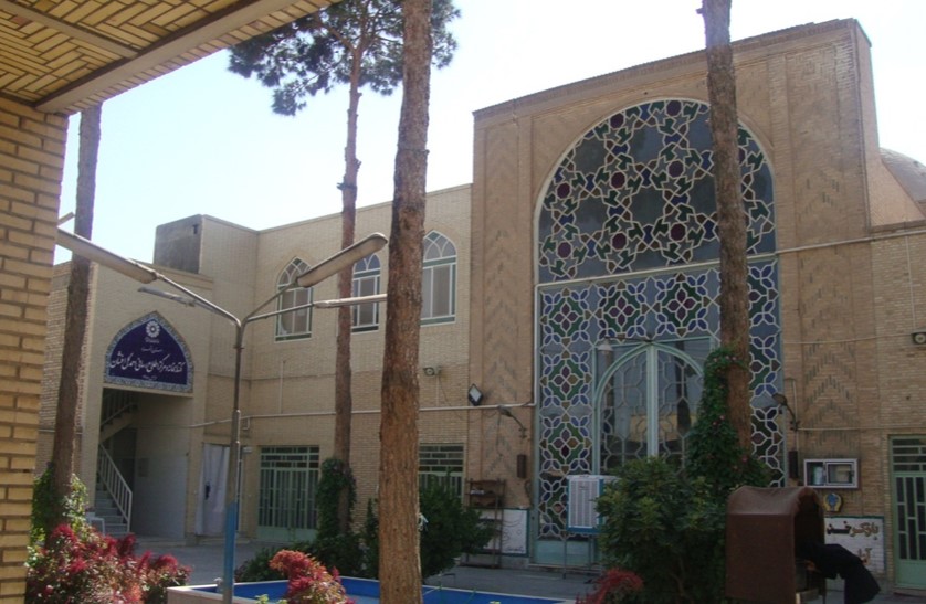 دانلود پاورپوینت مقایسه حیاط در مساجد