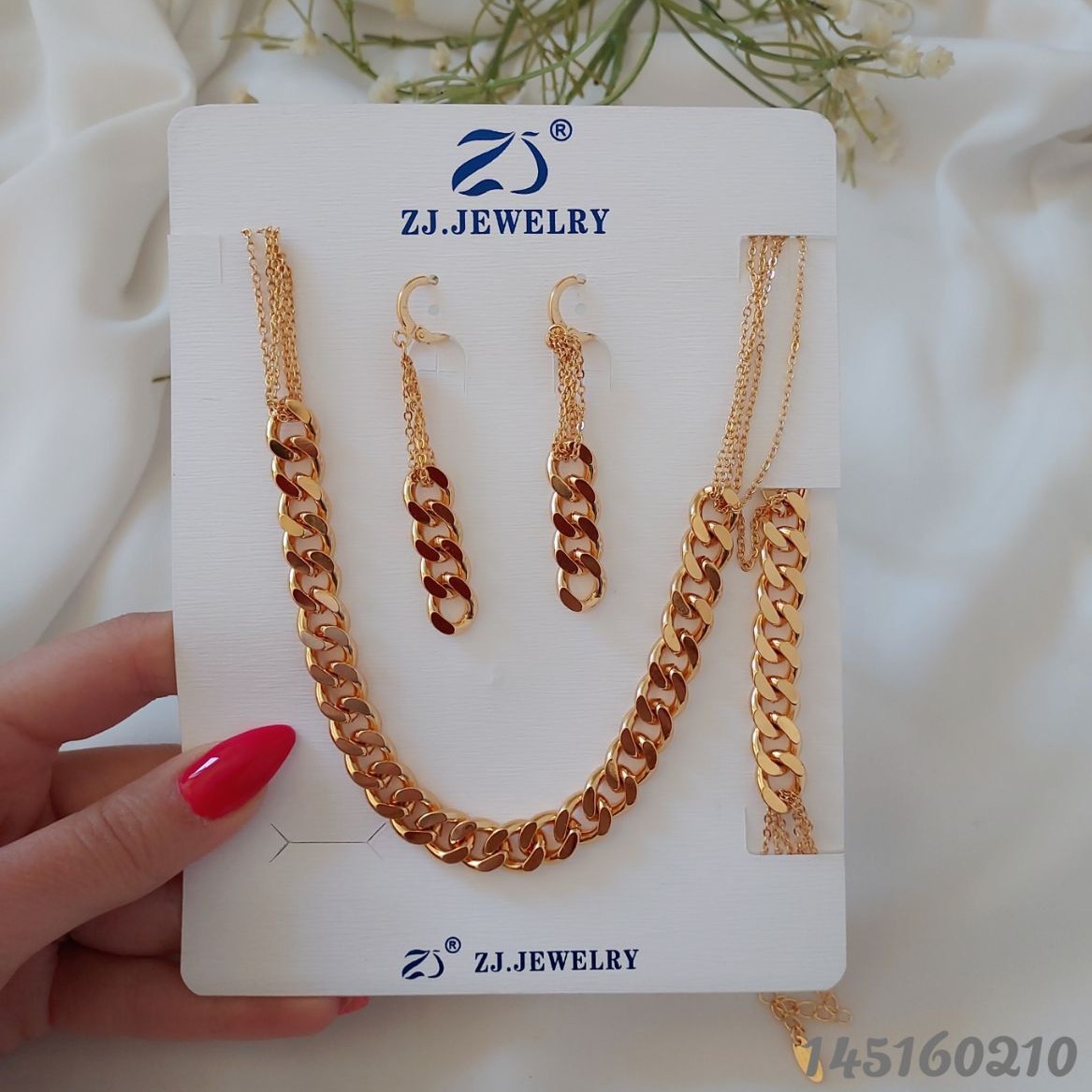 سرویس کارتیر طرح طلا.گردنی.دستبند.گوشواره.جنس Zj.نیاز به مراقبت 5