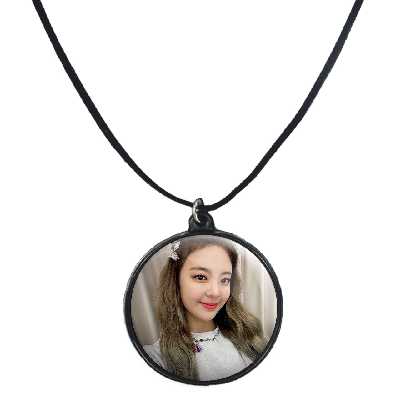 گردنبند پرمانه طرح گروه موسیقی ایتزی کد pmb.13226 مدل دو طرفه