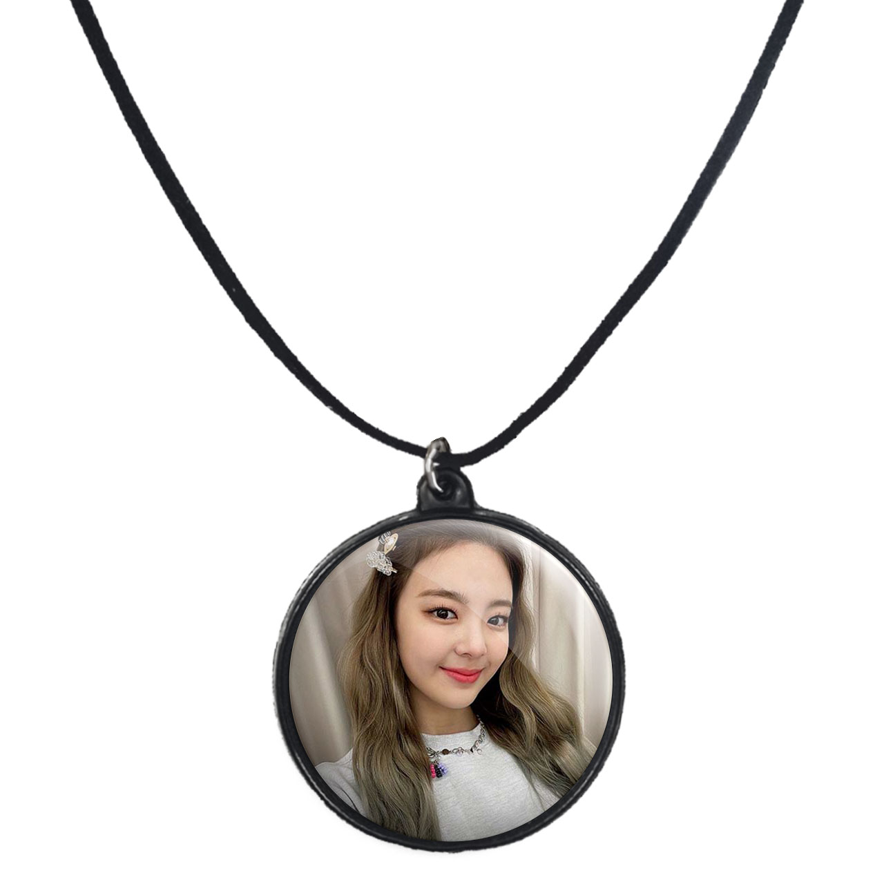 گردنبند پرمانه طرح گروه موسیقی ایتزی کد pmb.13226 مدل دو طرفه