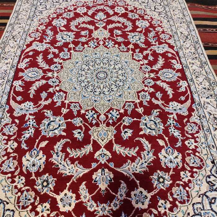 فرش دستبافت دو متری طرح نایین کد SH 81