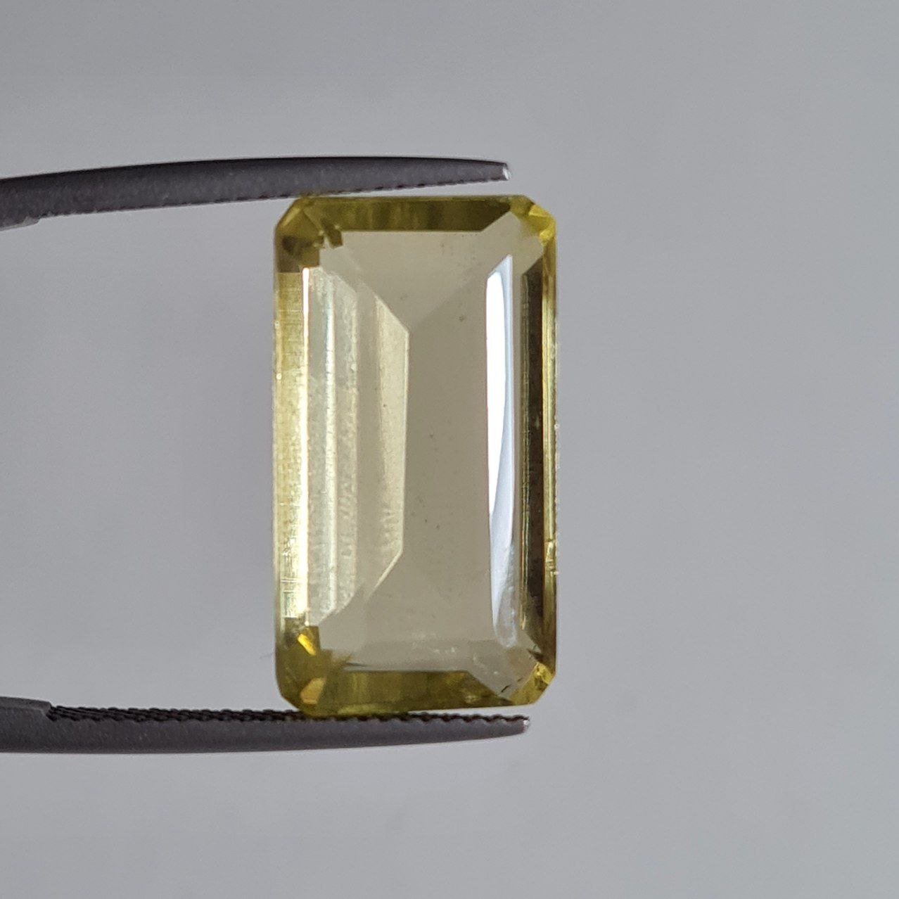 لمون کواتز طبیعی شفاف چهارگوش با تراش زیبا 7075