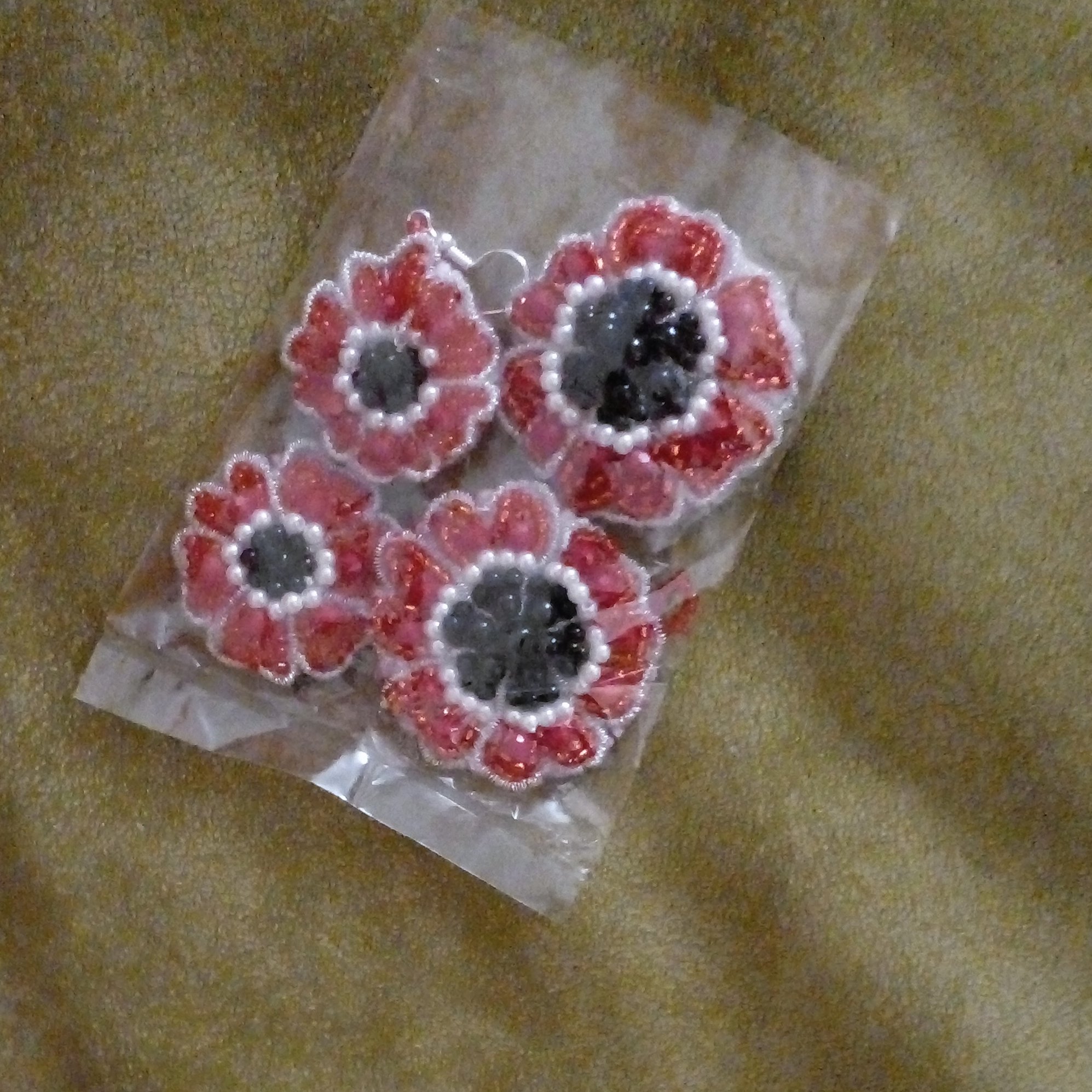 سنجاق سینه گلدوزی