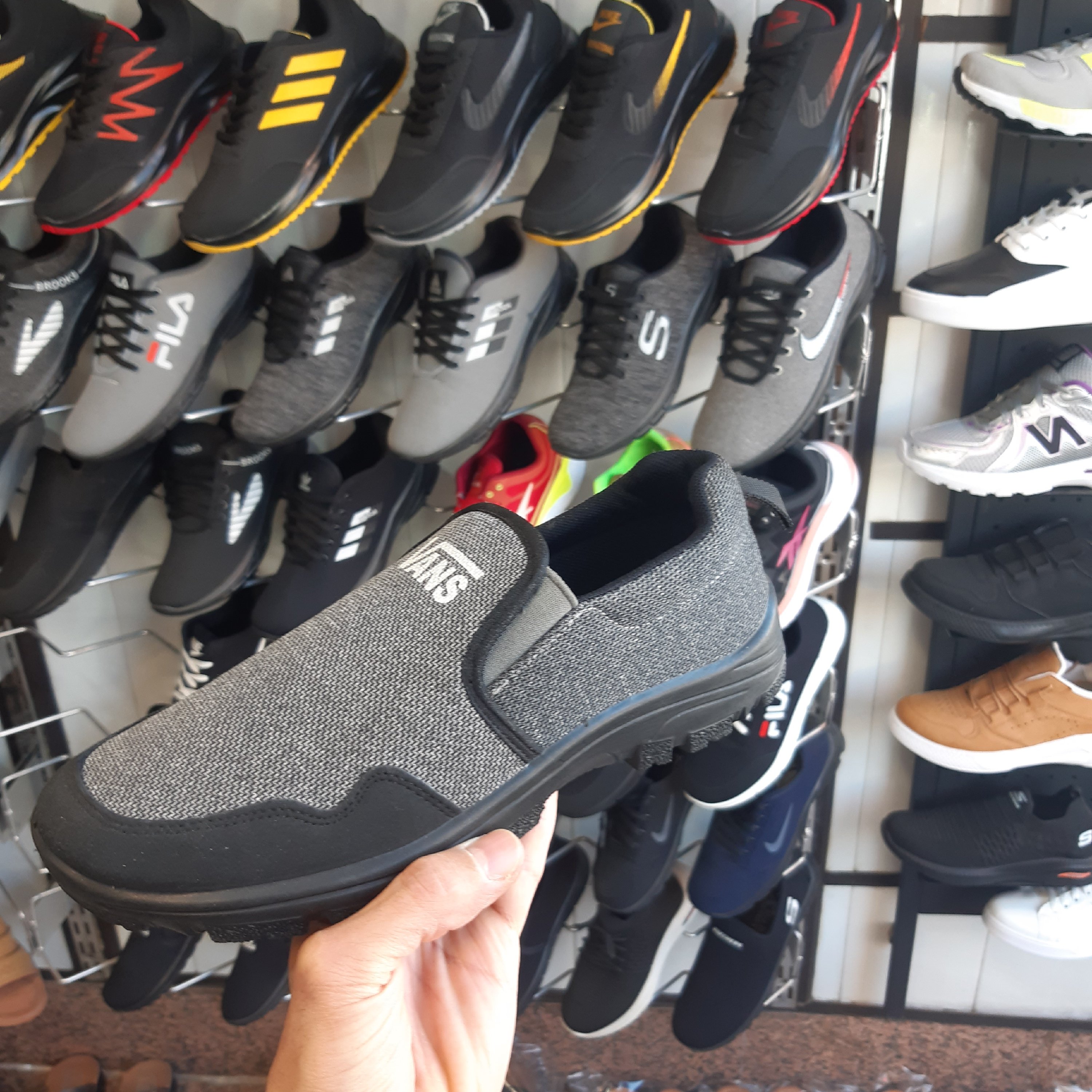 کفش عمده مردانه راحتی مدل VANS (  کارتن 12زوجی) کد 23