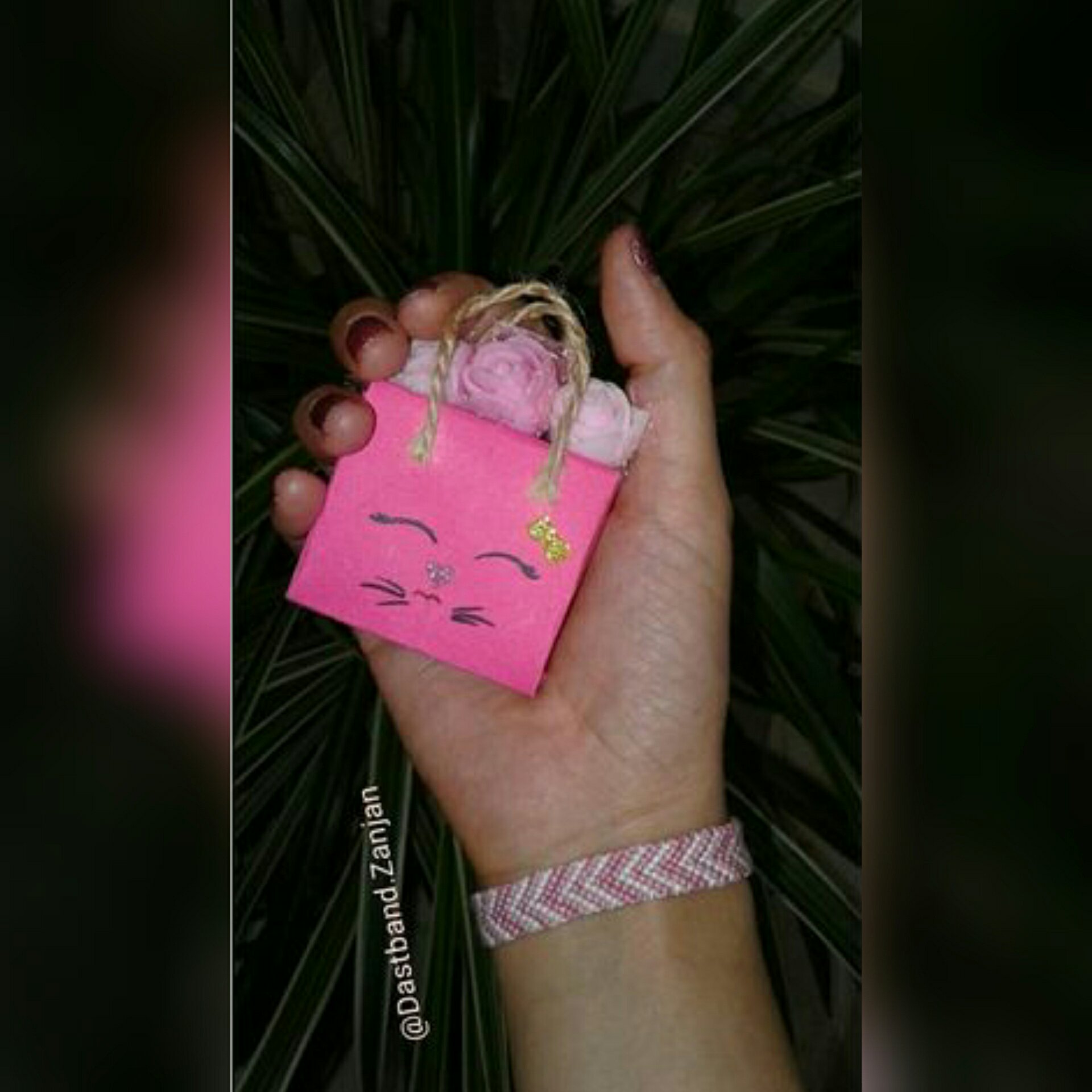 دستبند بافت دوستی سفید صورتی