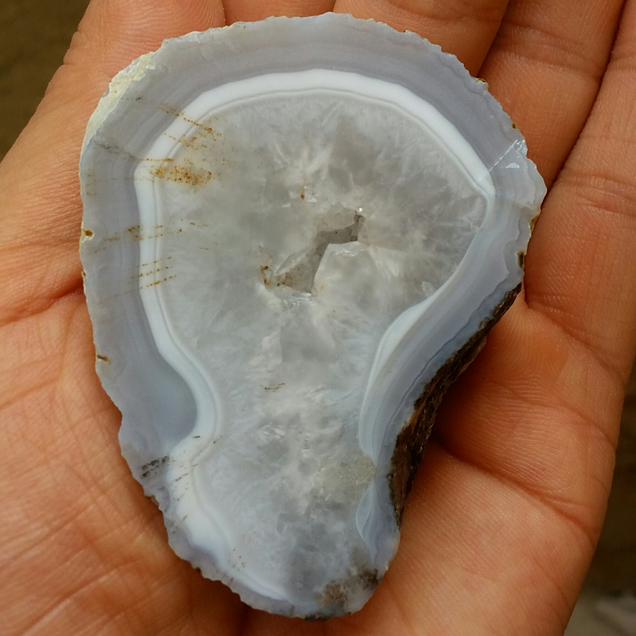 اسلایس سنگ راف عقیق سلیمانی 3بعدی ژئود و بلور دار بسیار دیدنی کاملا طبیعی زیبا محشر شااهکار خلقت بینظیر
