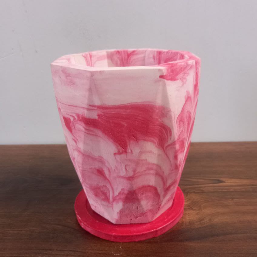 گلدان سنگ مصنوعی رگه دار قرمز یک کار هنری و زیبا  وفانتزی برای گل های کوچک ومتوسط