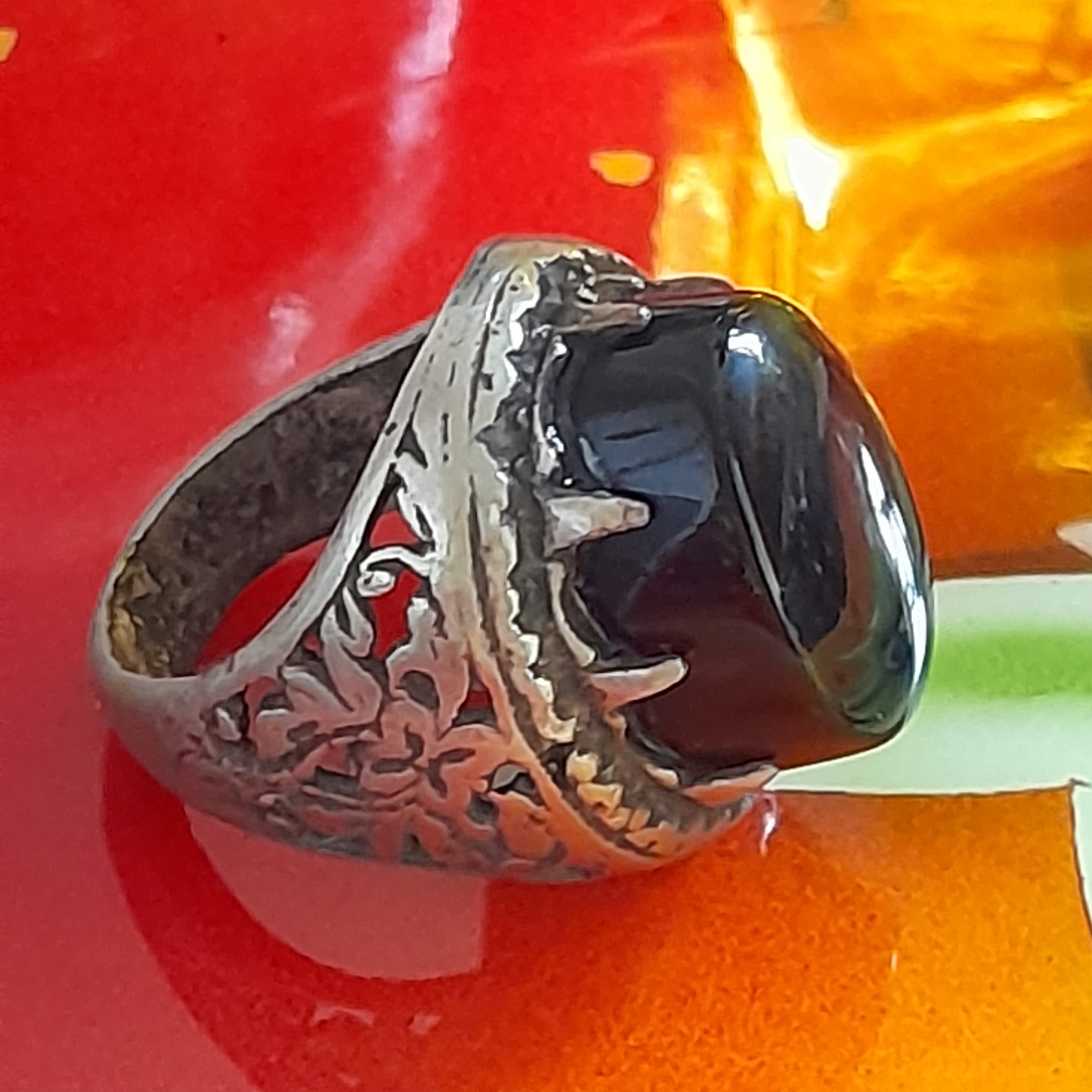 عقیق سیاه برجسته