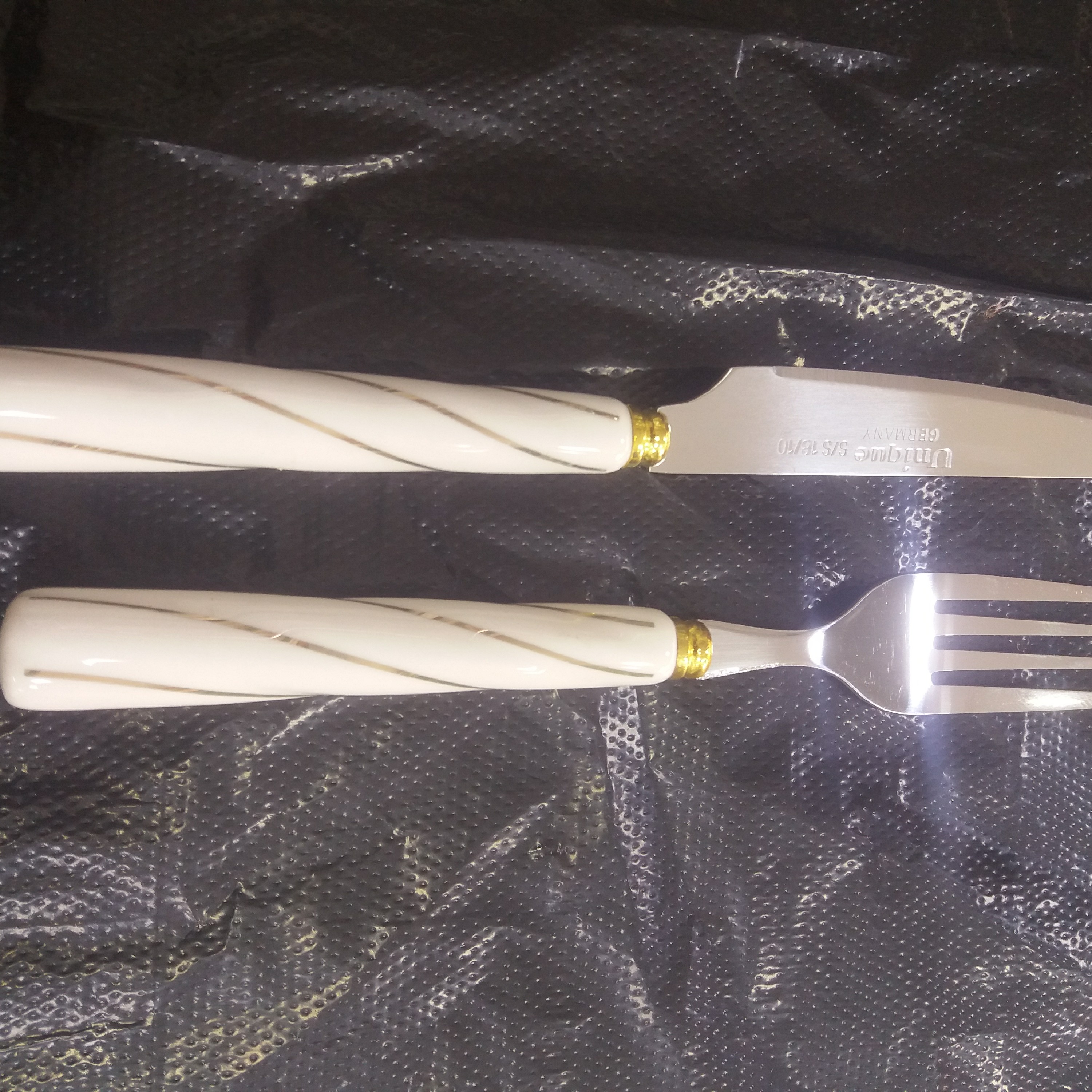 کارد  و  چنگال  دسته سرامیکی مارک  یونیک  بسیار زیبا و با کیفیت