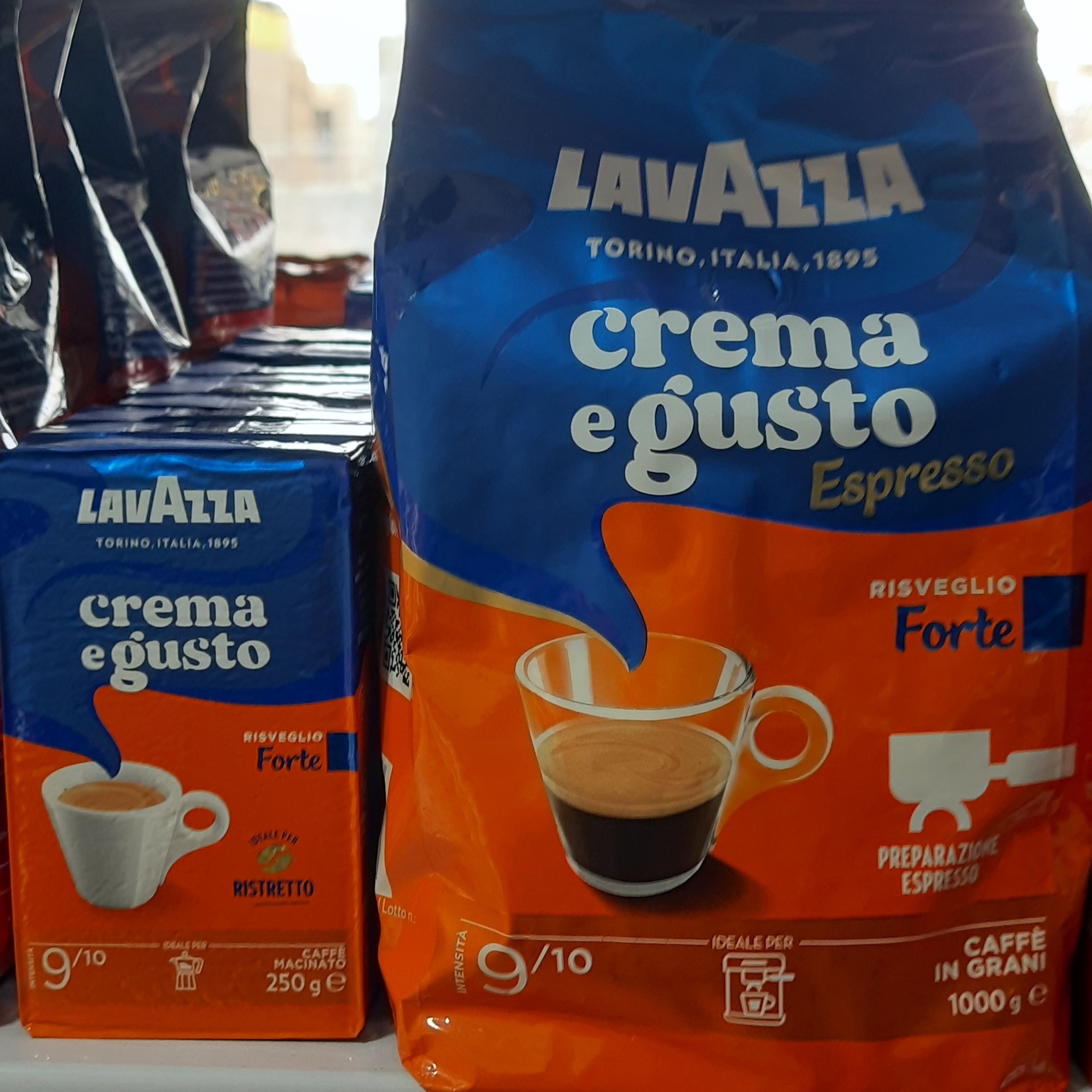 دانه قهوه لاوازا lavazza مدل کرما اِ گاستو اسپرسو فورته Crema e gusto espresso f