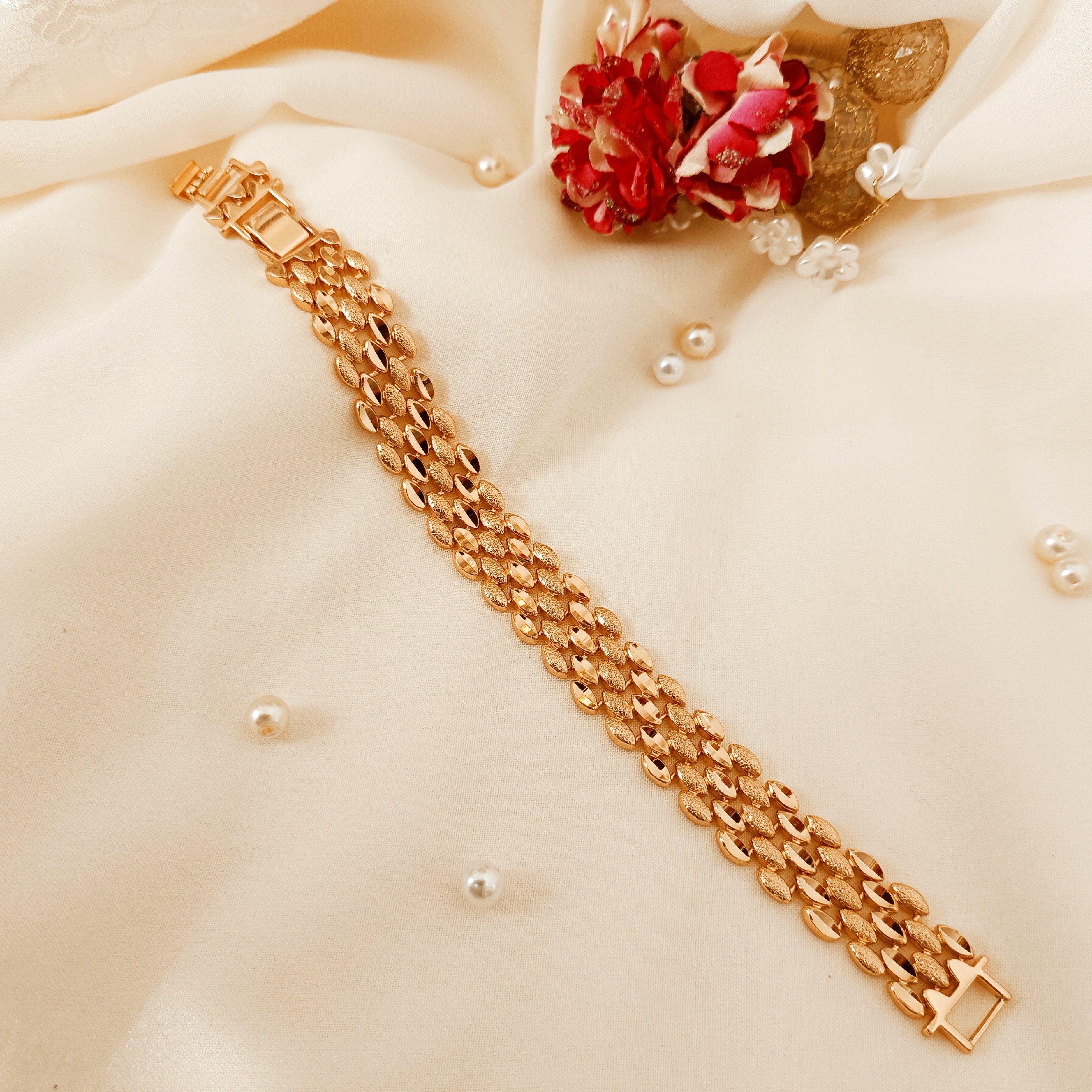 دستبند گندمی تراشدار از برند ژوپینگ کاملا مشابه طلا