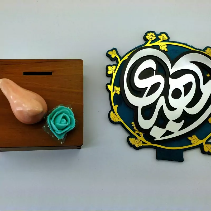 103102-تندیس رومیزی پایه دار طرح گل و پرنده یا مهدی قلبی