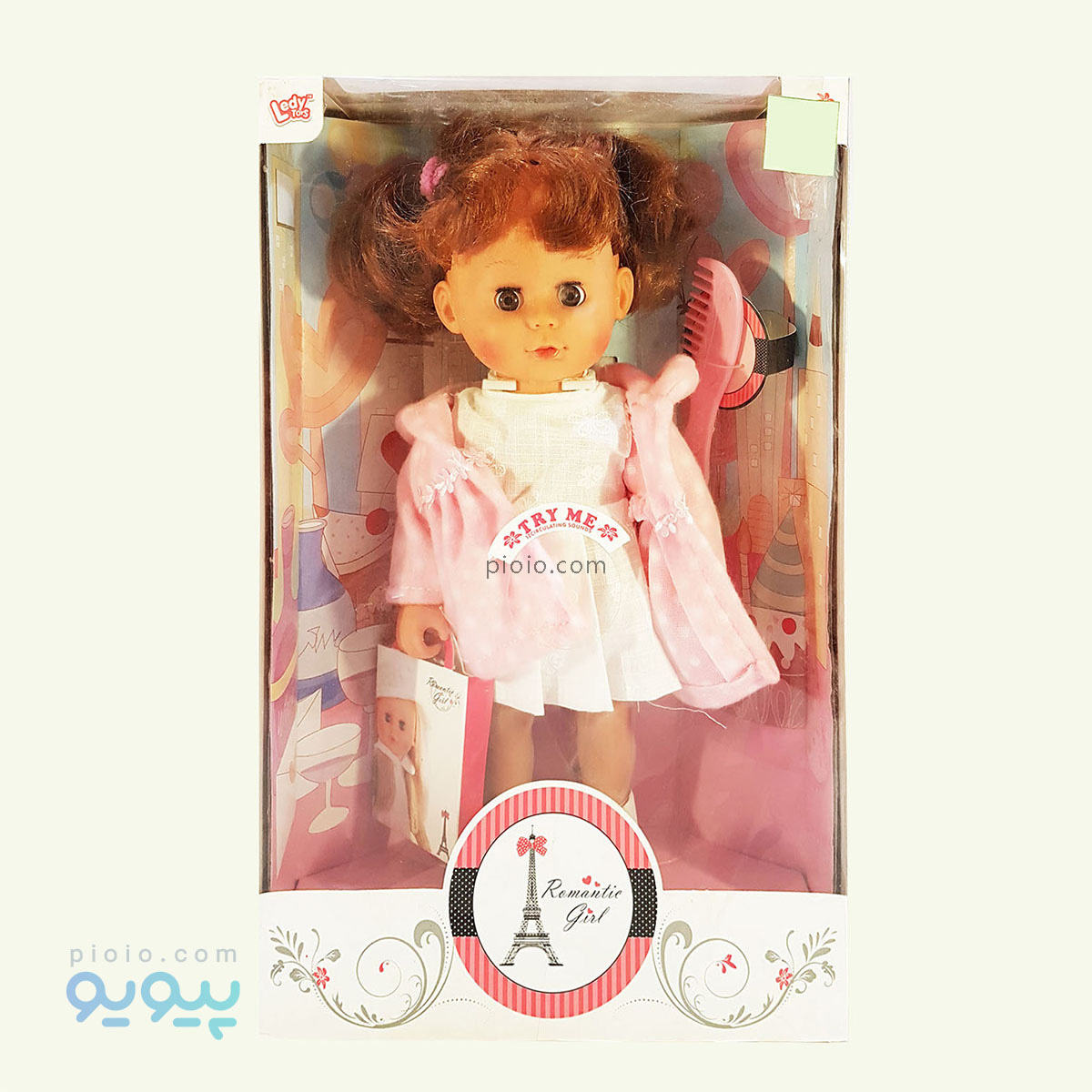 عروسک دختر با وسایل