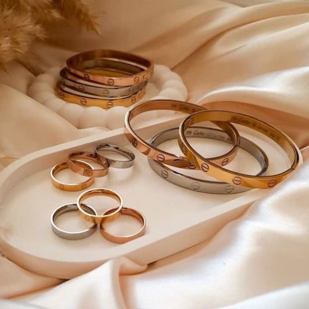 دستبند و انگشتر کارتیر استیل و کاملا رنگ ثابت