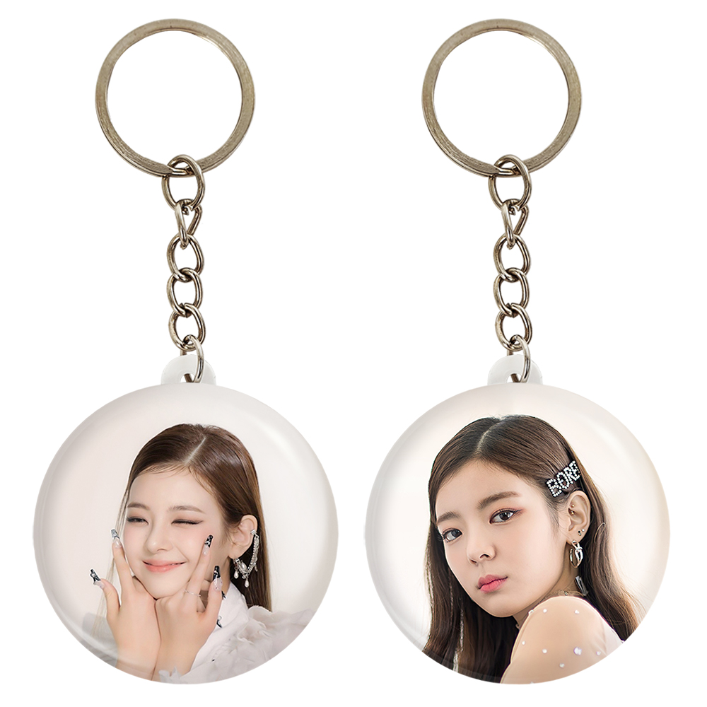 جاکلیدی خندالو مدل لیا گروه ایتزی ITZY کد 2019520196 مجموعه 2 عددی