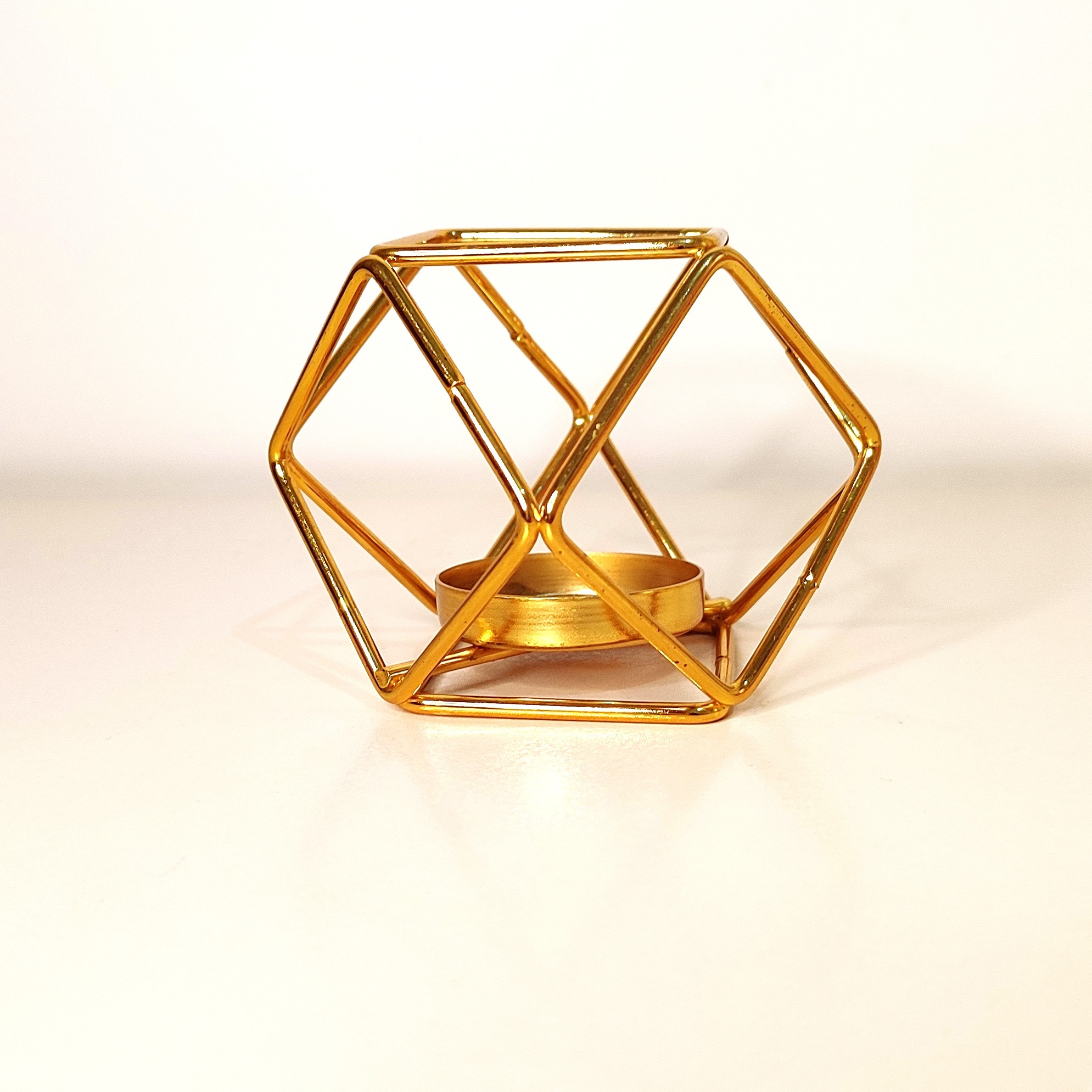 جاشمعی وارمر فلزی  رنگ طلایی   ابعاد 7 در 7  بسیار زیبا و مطابق با اکثر سلیقه ها رنگ ثابت