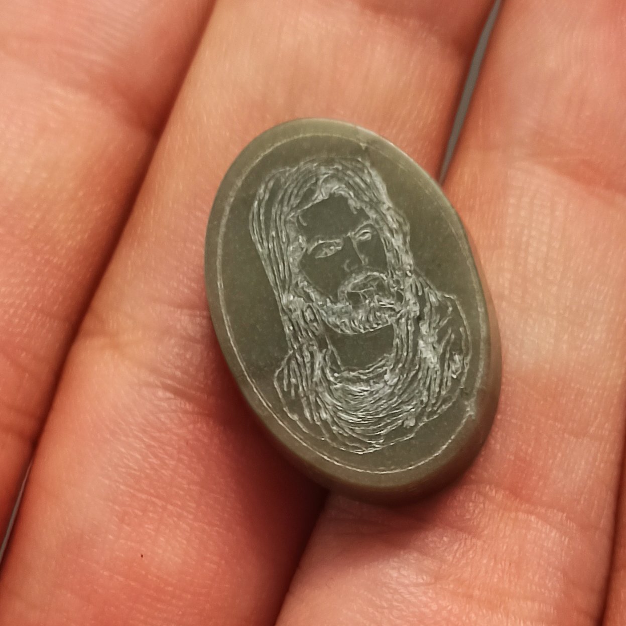 سنگ یشم سبز خطی چهره حضرت ابوالفضل علیه السلام زیبا