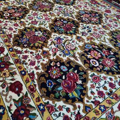 فرش دستبافت چهار متری طرح قاب گل رز کد AA82