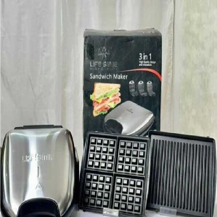 ساندویچ ساز 3 کاره لایف اسمایل

