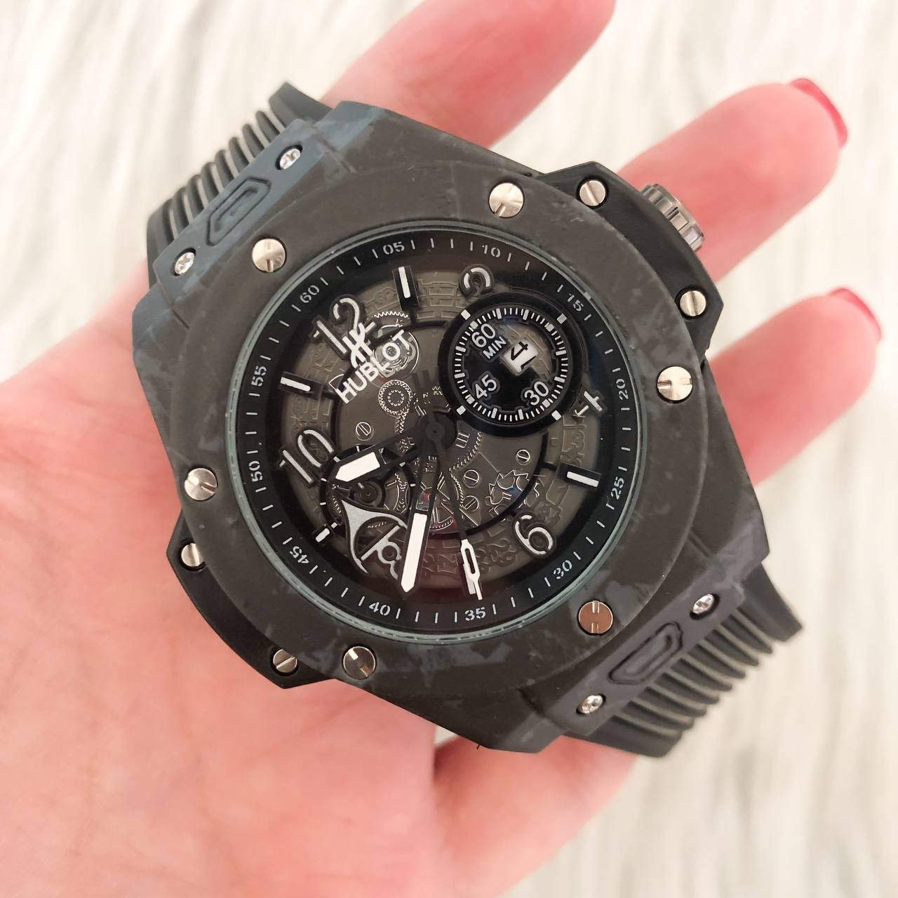 ساعت هابلوت مردانه بندپیو مشکی قفل پروانه ای
قاب و صفحه مشکی 
دارای تقویم
قطر شیشه ساعت حدود 33 میلیمتر
سایز صفحه درشت