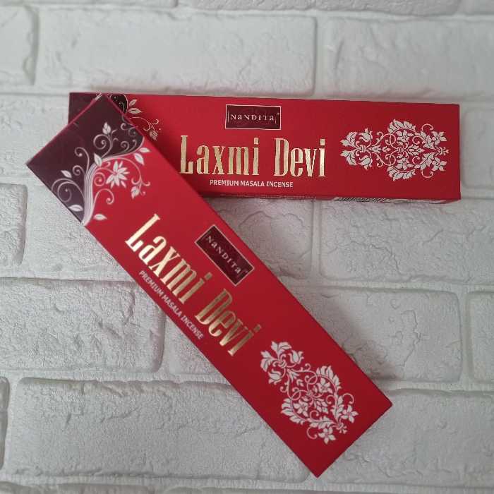 عود دستساز هندی لاکشمی،برند ناندیتا ،وزن 50 گرمی رایحه گرم و کمی هندی 