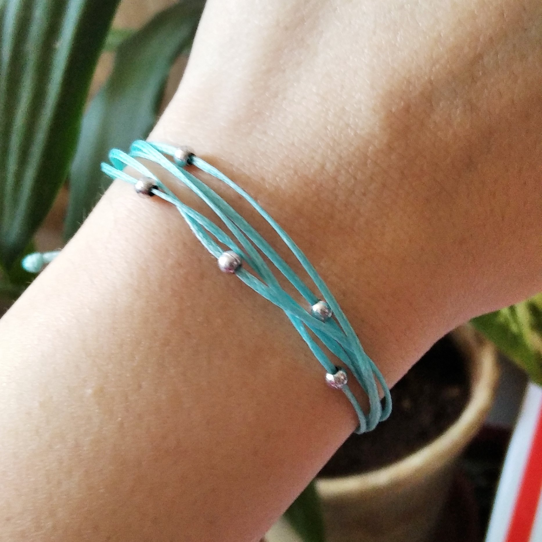 دستبند رشته‌ای مهره‌دار 02