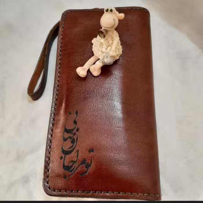 کیف دستی دستدوز چرم طبیعی ،دوخته شده با چرم طبیعی گاوی ونخ ترک موم زده