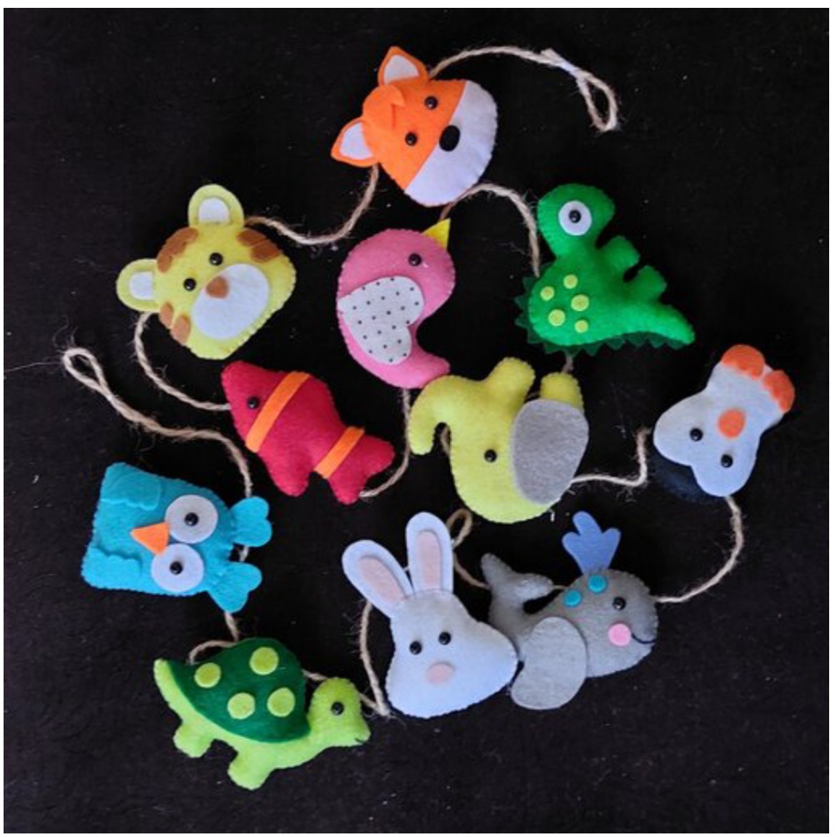 آویز دیواری  نمدی  طرح  حیوانات  در رنگهای جذاب    