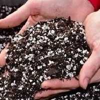 خاک برگ جوانه زرین وزن 4 کیلویی حجم8لیتری  رنگ قهو ای