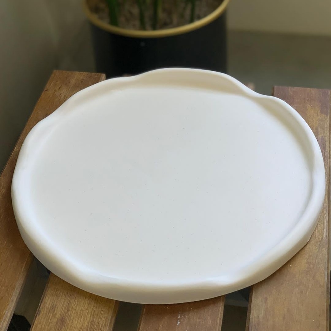 استند یا سینی گرد دفرمه جنس سنگ مصنوعی  قابل سفارش در رنگ دلخواه شما 