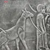 مجسمه تندیس و پیکره شهریار مدل کتیبه هدیه آور حبشی آویزدار کد MO3100