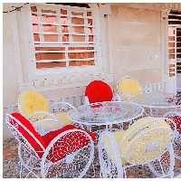 صندلی باغی ویلایی مدل کالسکه ای رنگ بدنه سفیدومشکی و بالای ده رنگ پارچه...(هزینه ارسال به عهده مشتری میباشد)