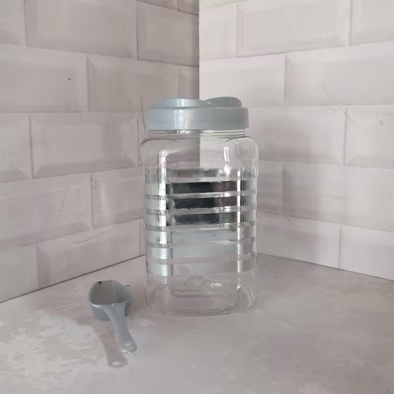بانکه چهارگوش سیلور سایز 2 درب پیچی قاشق دار تهیه شده از موادنو باکیفیت و مقاوم 