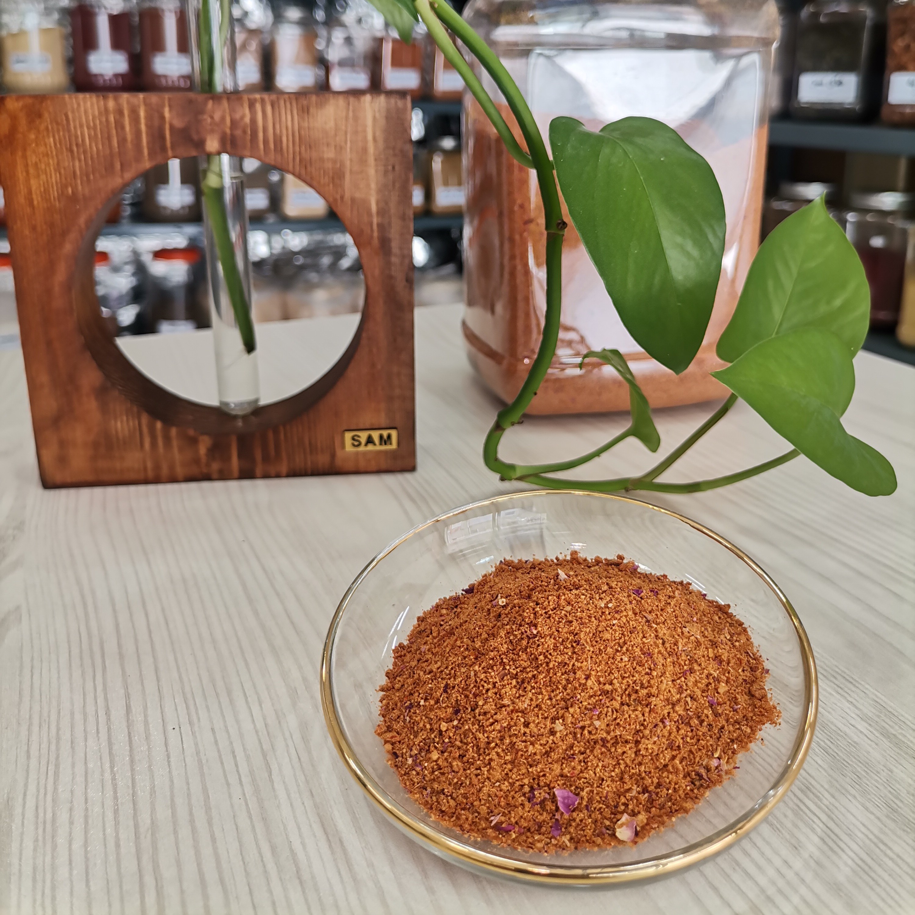 ادویه قیمه درجه یک خانه ادویه در بسته بندی های 100 گرمی