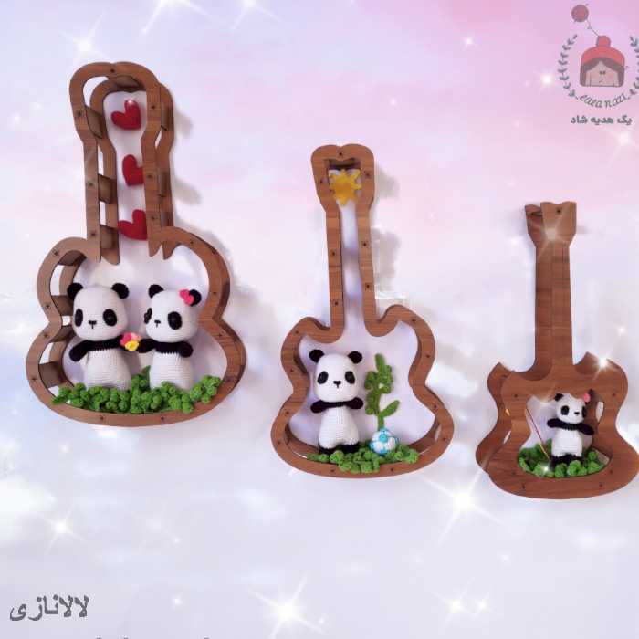 تابلو فانتزی بافتنی خانواده پاندا طرح گیتار