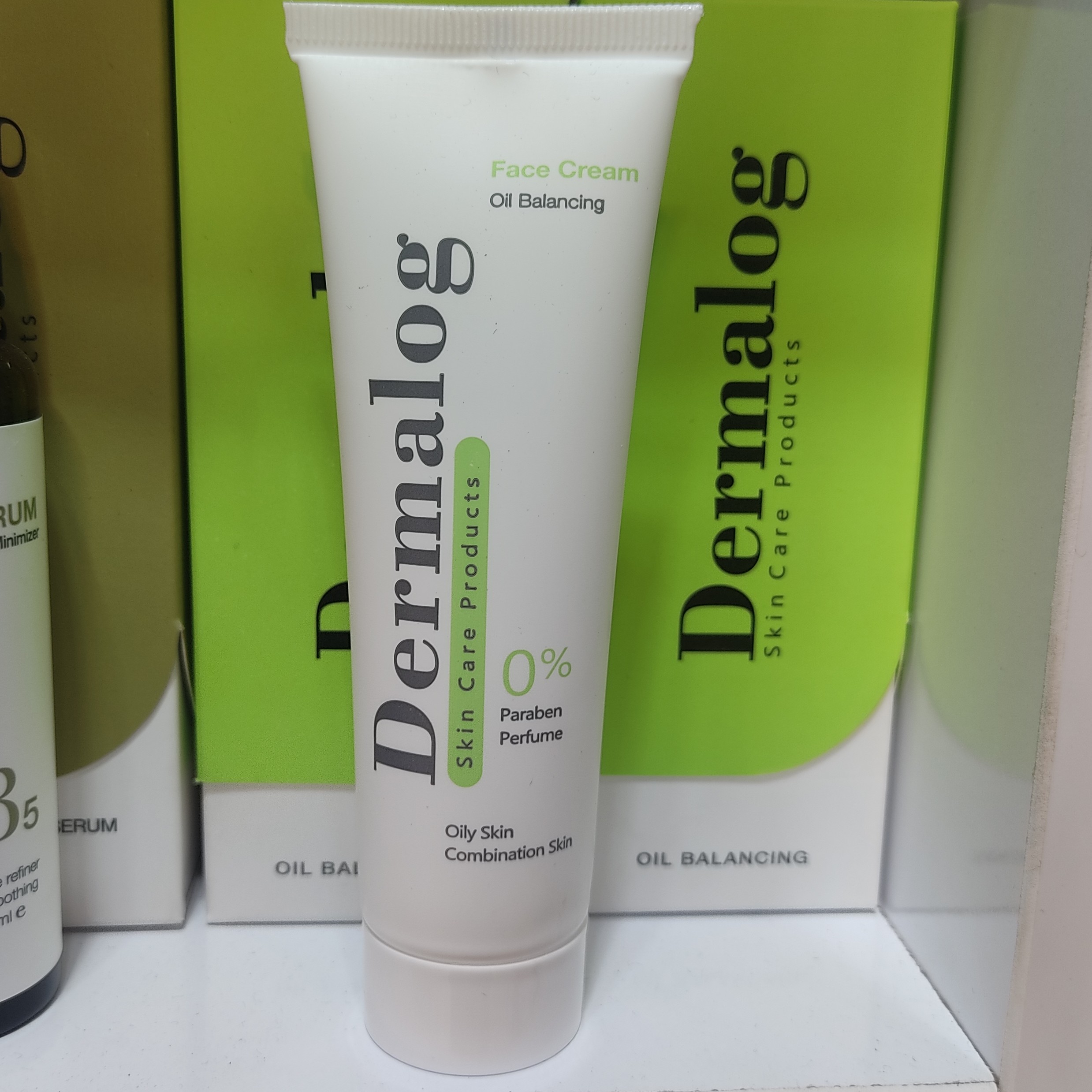 کرم ابرسان پوست  صورت چرب و مختلط درمالوگ تخصصی و زود جذب و روشن کننده 