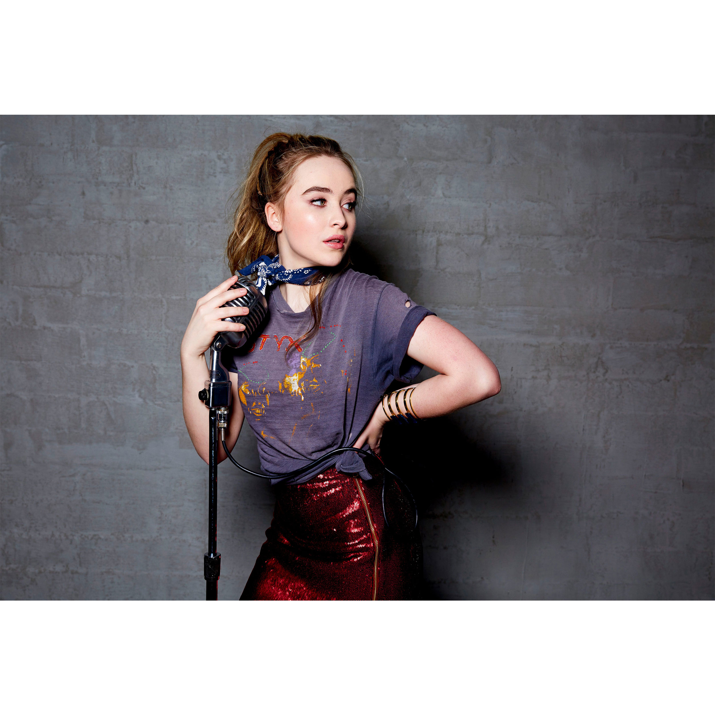 تابلو شاسی مدل بازیگر سابرینا کارپنتر T6251