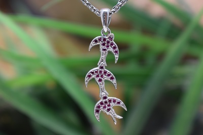 مدال گردن اویز نقره زنانه طرح پرواز پرستو ها