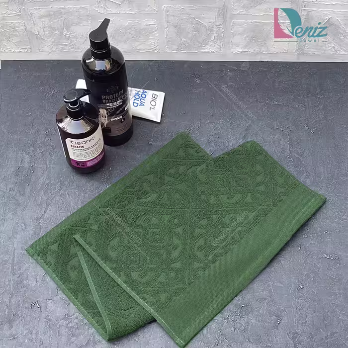 حوله دستی بزرگ طرح وینا رنگ سبز تیره