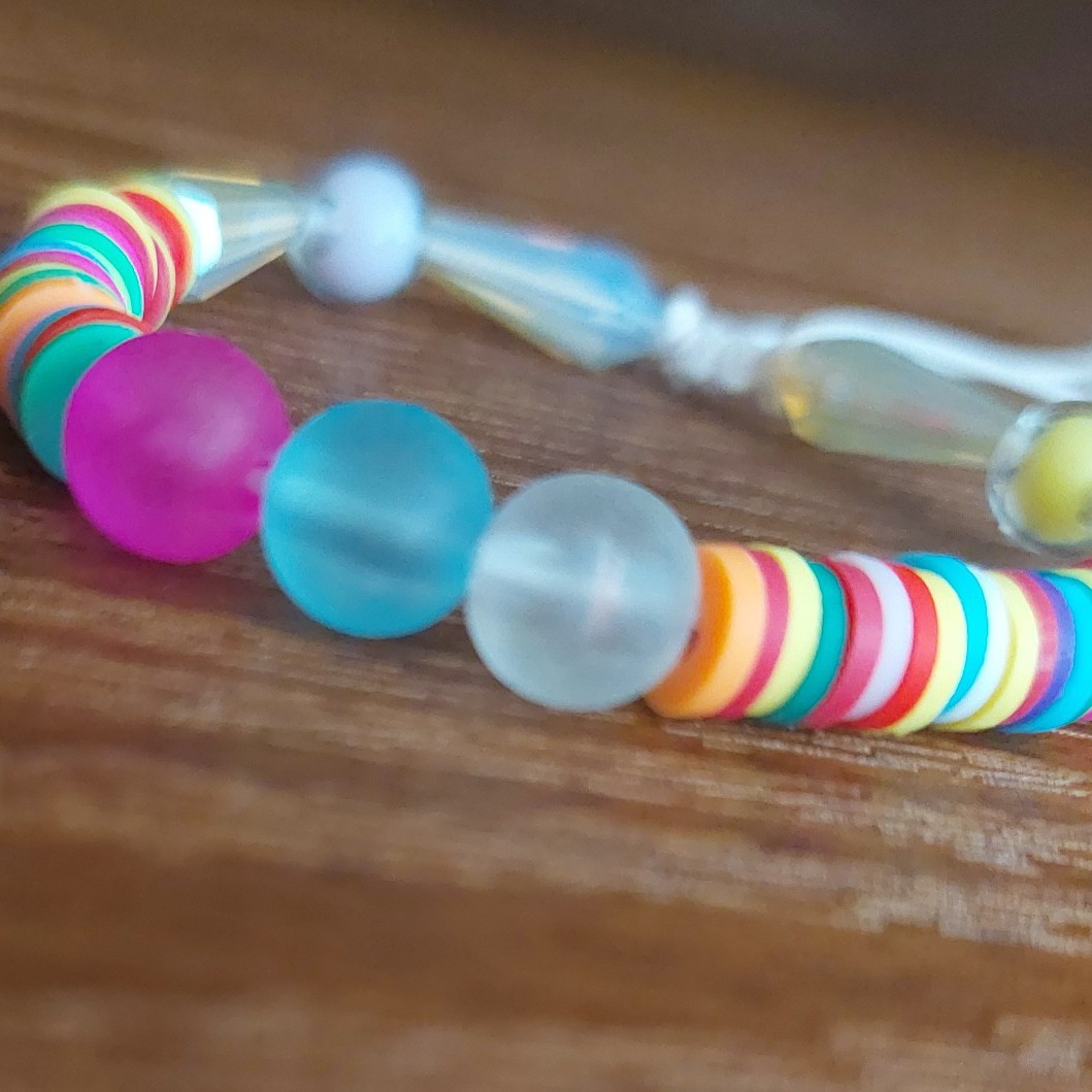 دستبند مروارید رنگی