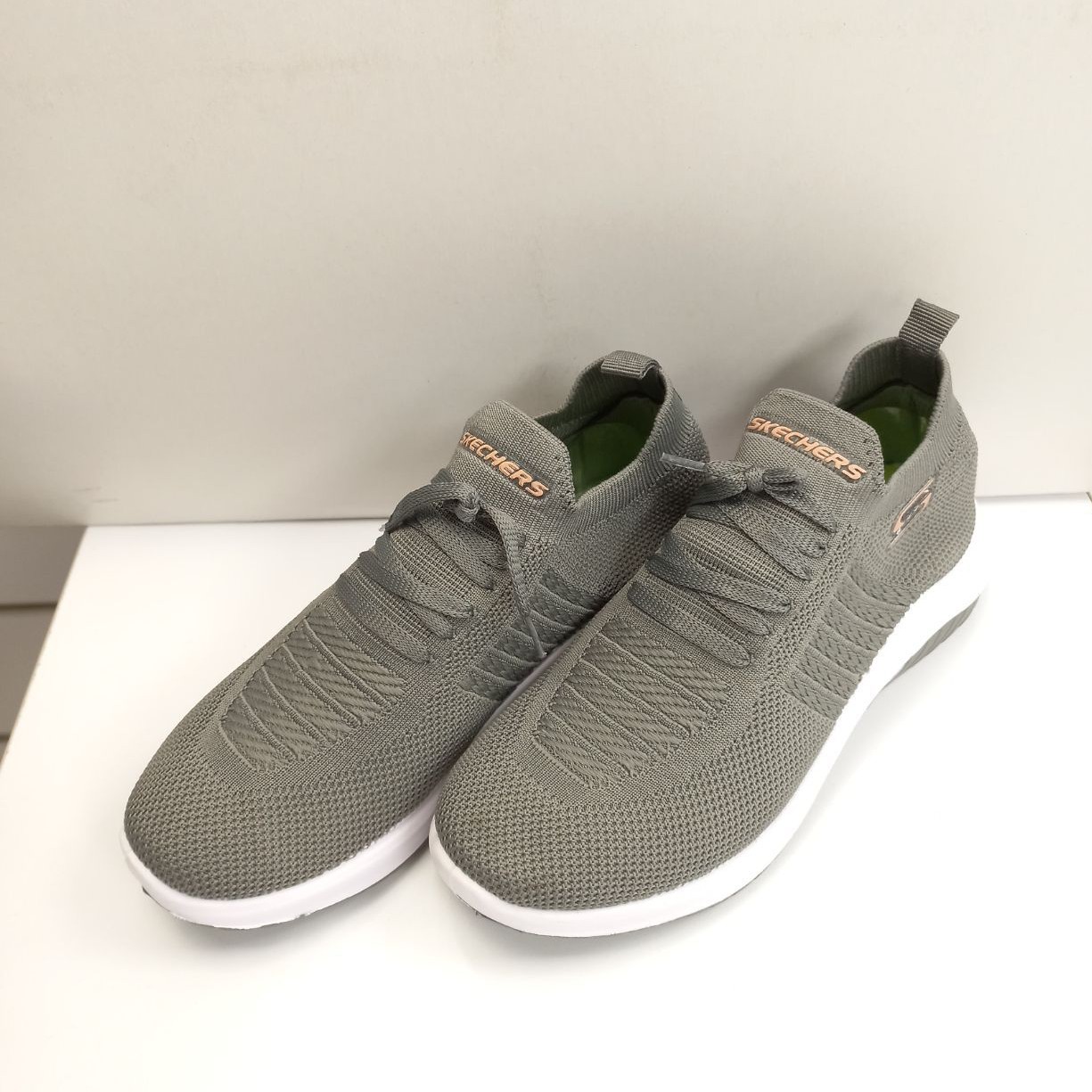 اسکیچرز  طوسی