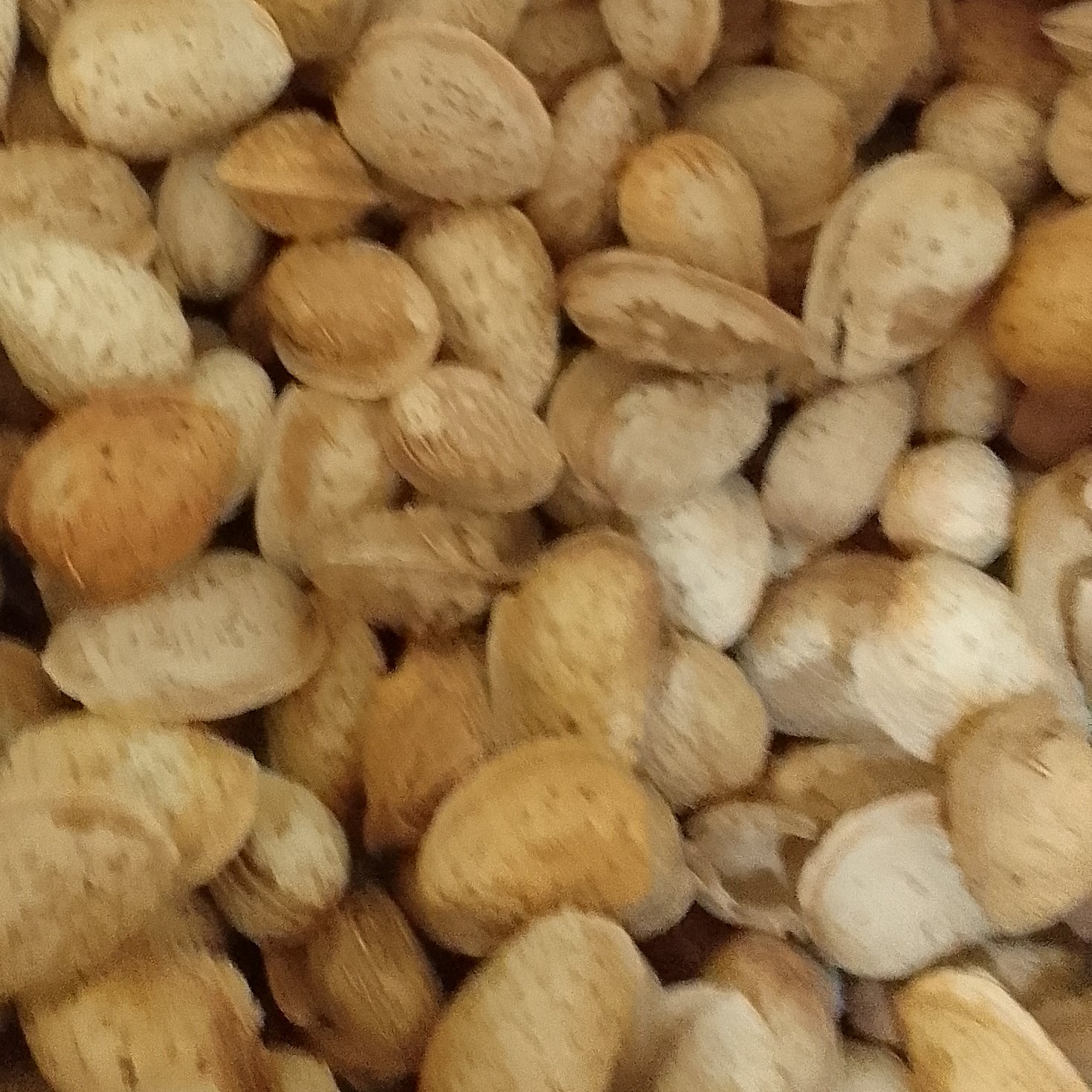 بادام منقا خام (500 گرم)