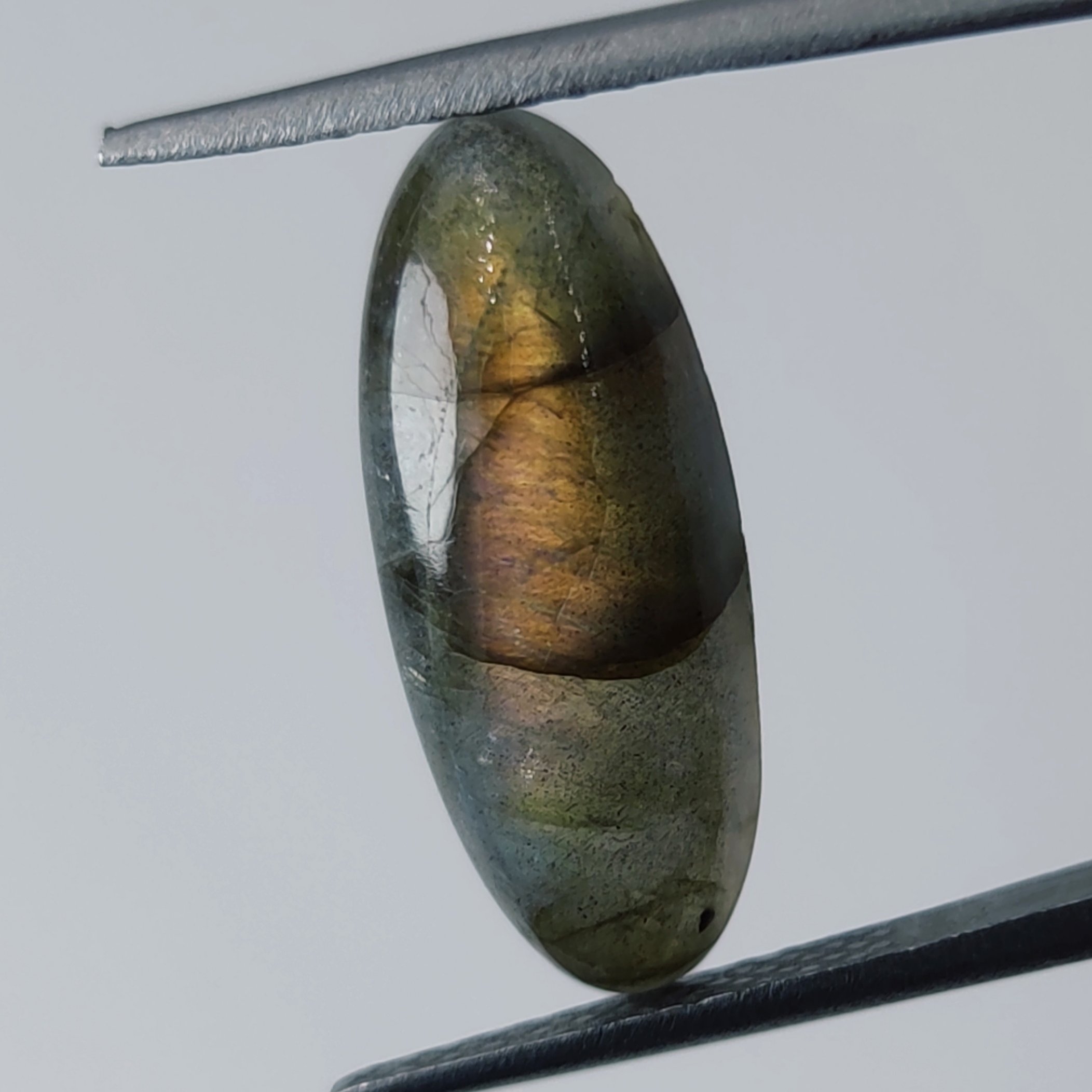 نگین سنگ لابرادوریت معدنی ماداگاسکار                                