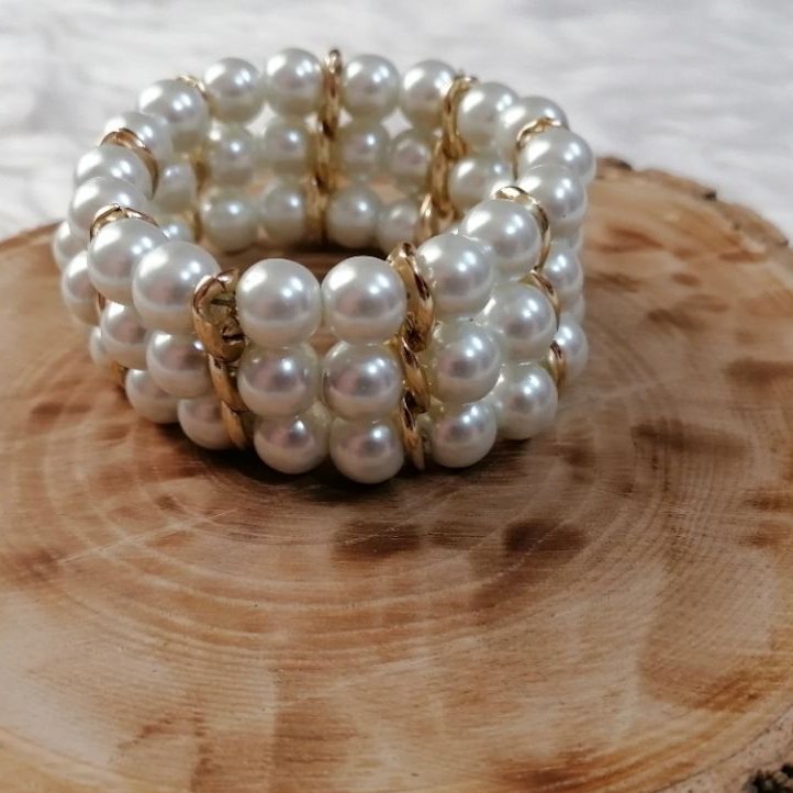 دستبند مروارید سنگی و کارتیر سه ردیفه